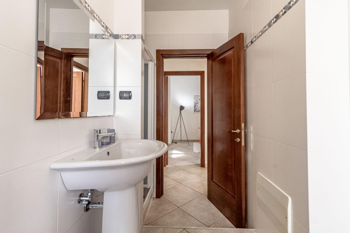 Sassari via Sardegna ampio appartamento con posto auto e cantina