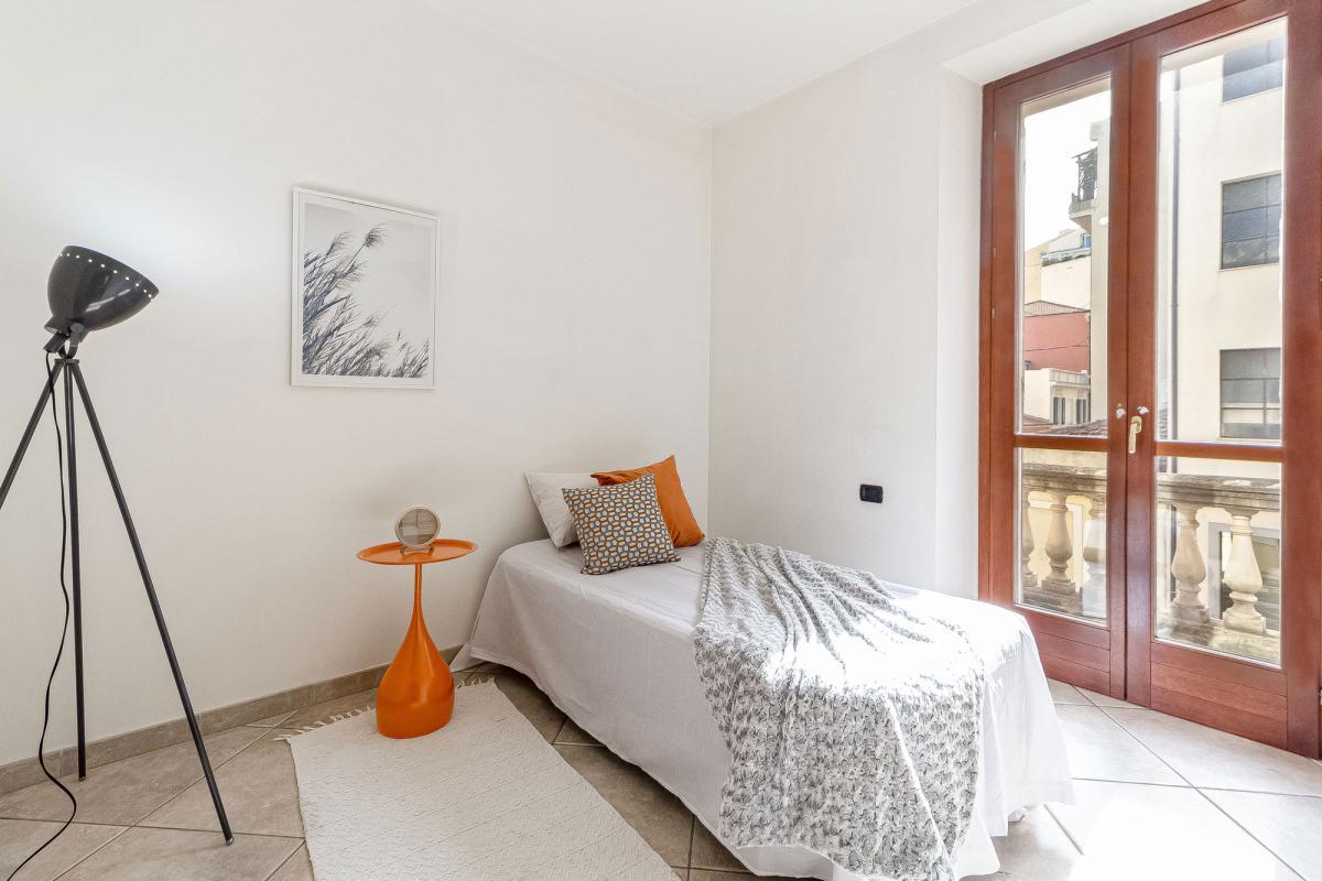 Sassari via Sardegna ampio appartamento con posto auto e cantina