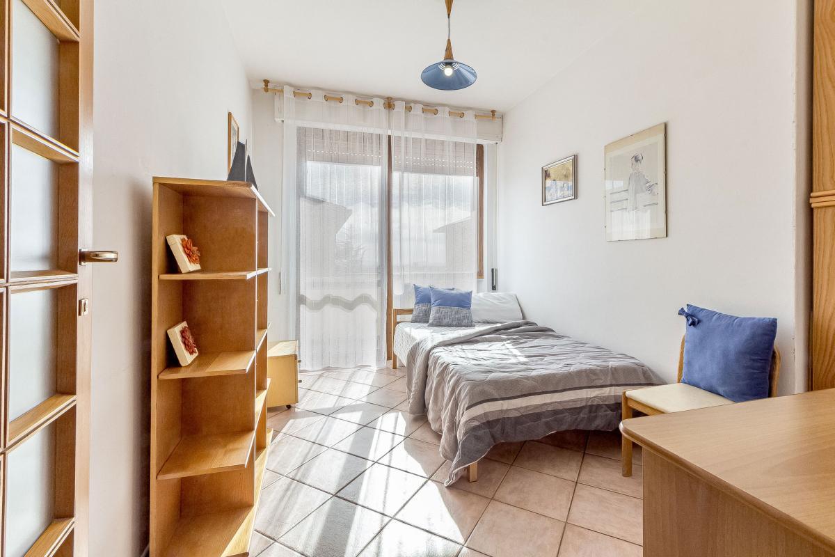 SASSARI Via Forlanini  ampio quadrivano con tripla esposizione e garage