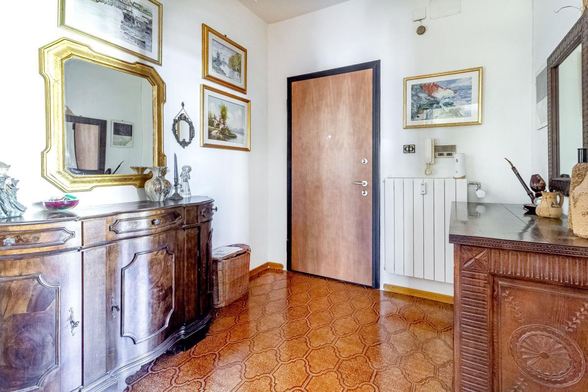 Sassari Largo Londra appartamento ampia metratura con box