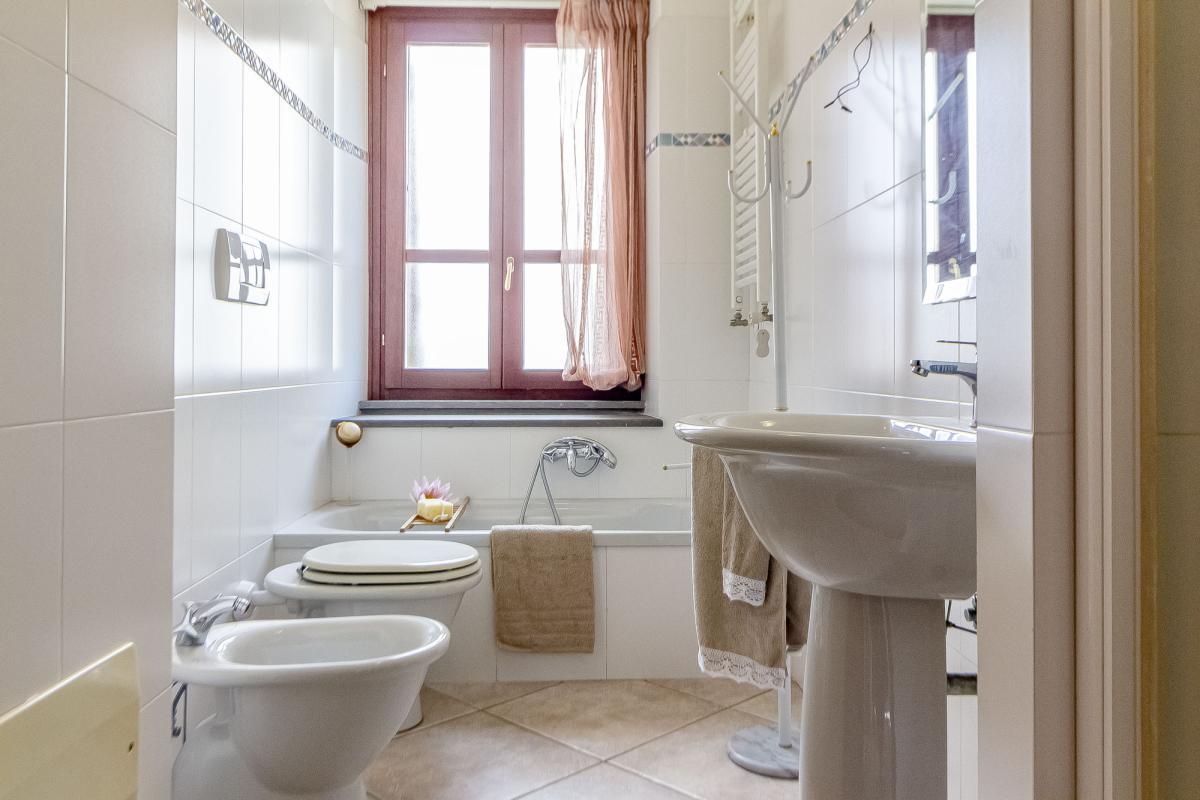 Sassari via Sardegna ampio appartamento con posto auto e cantina