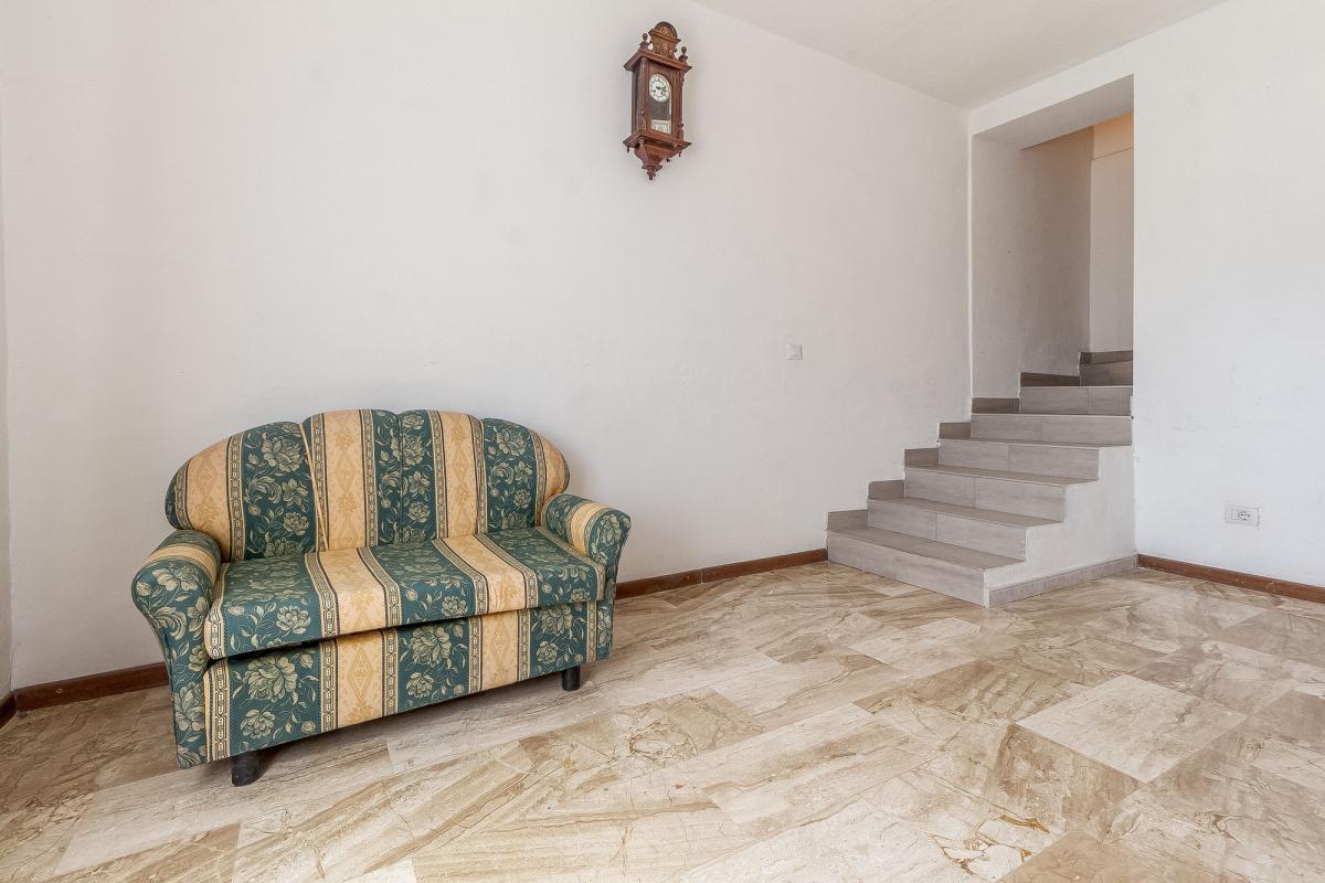Thiesi P.zza Cavour  casa indipendente  mq 232  parzialmente ristrutturata