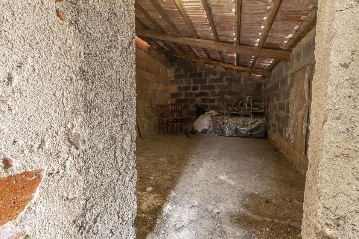 Thiesi P.zza Cavour  casa indipendente  mq 232  parzialmente ristrutturata