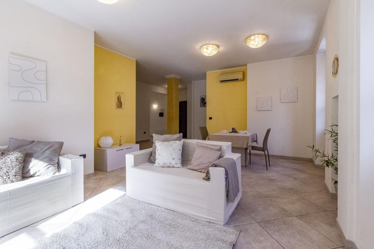 Sassari via Sardegna ampio appartamento con posto auto e cantina