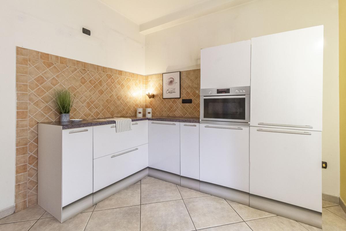 Sassari via Sardegna ampio appartamento con posto auto e cantina