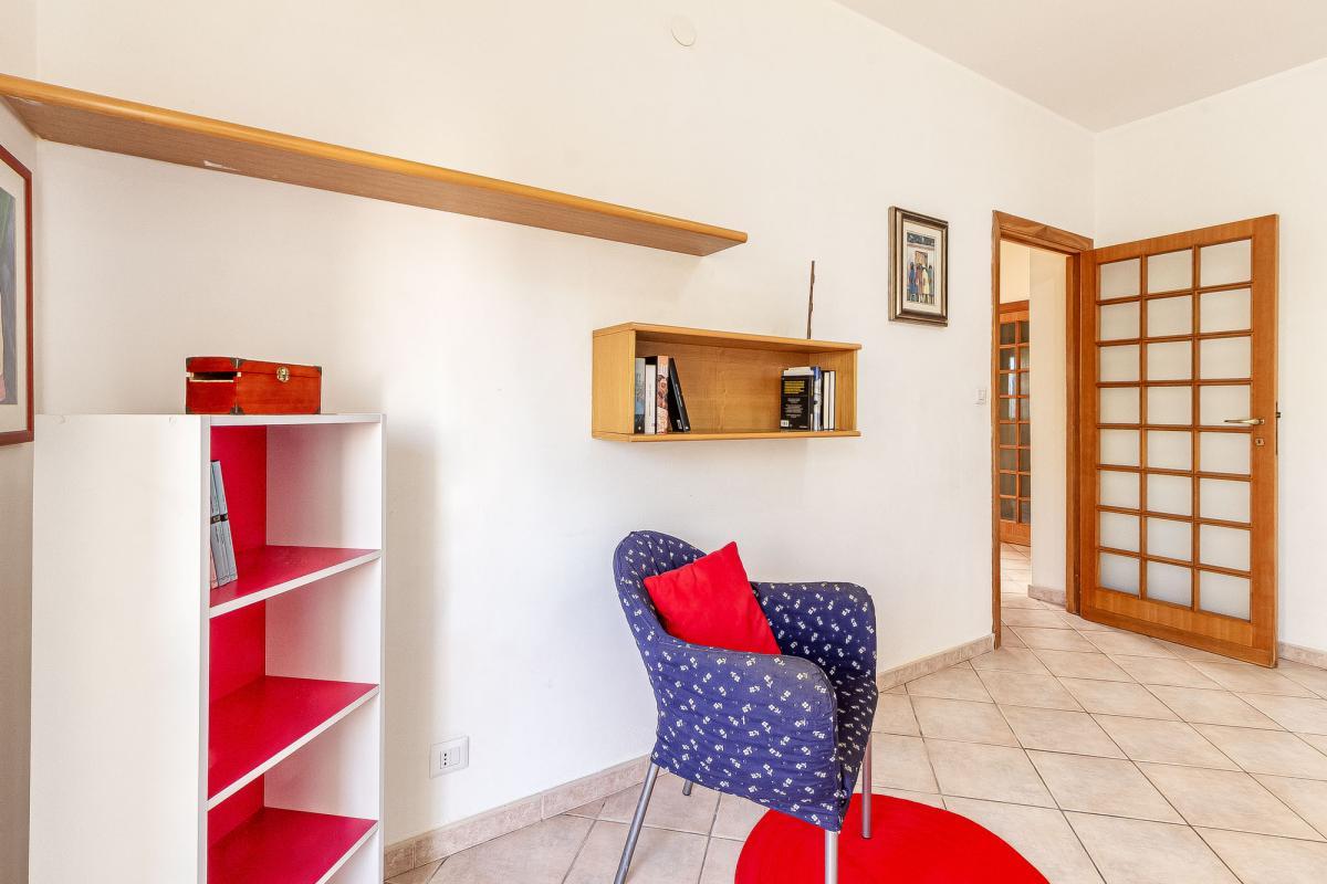 SASSARI Via Forlanini  ampio quadrivano con tripla esposizione e garage