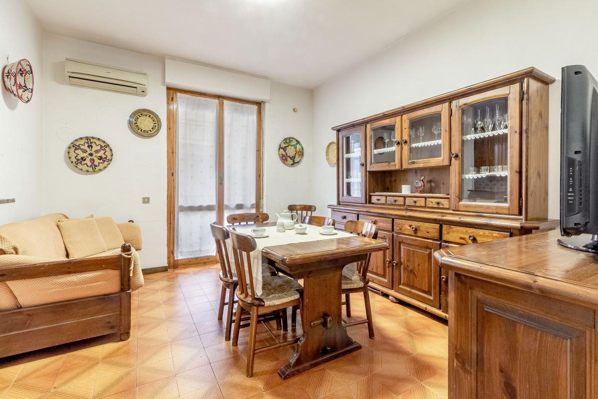 Sassari via Bellini ampio quadrivano con box