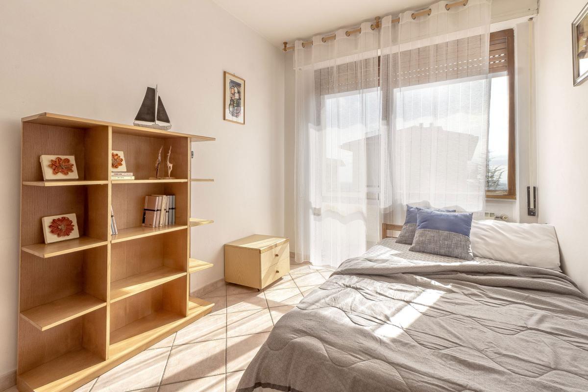 SASSARI Via Forlanini  ampio quadrivano con tripla esposizione e garage