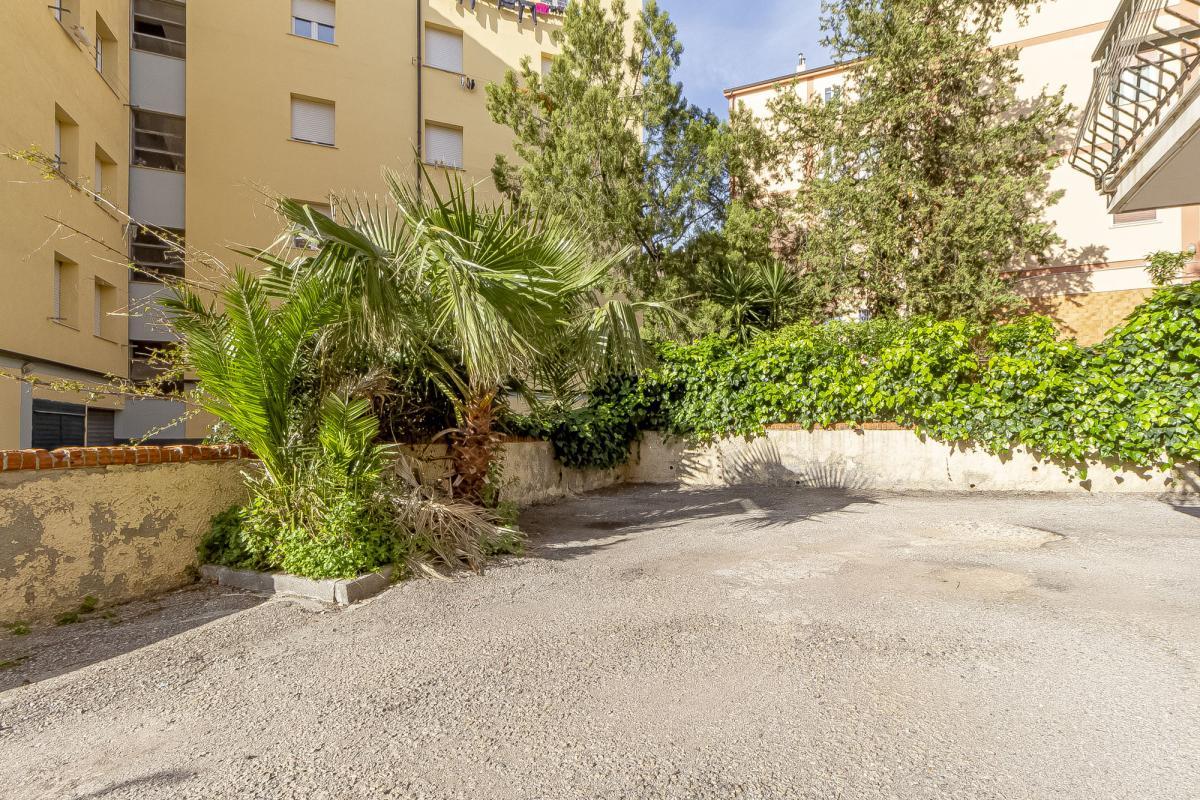 SASSARI Via Forlanini  ampio quadrivano con tripla esposizione e garage