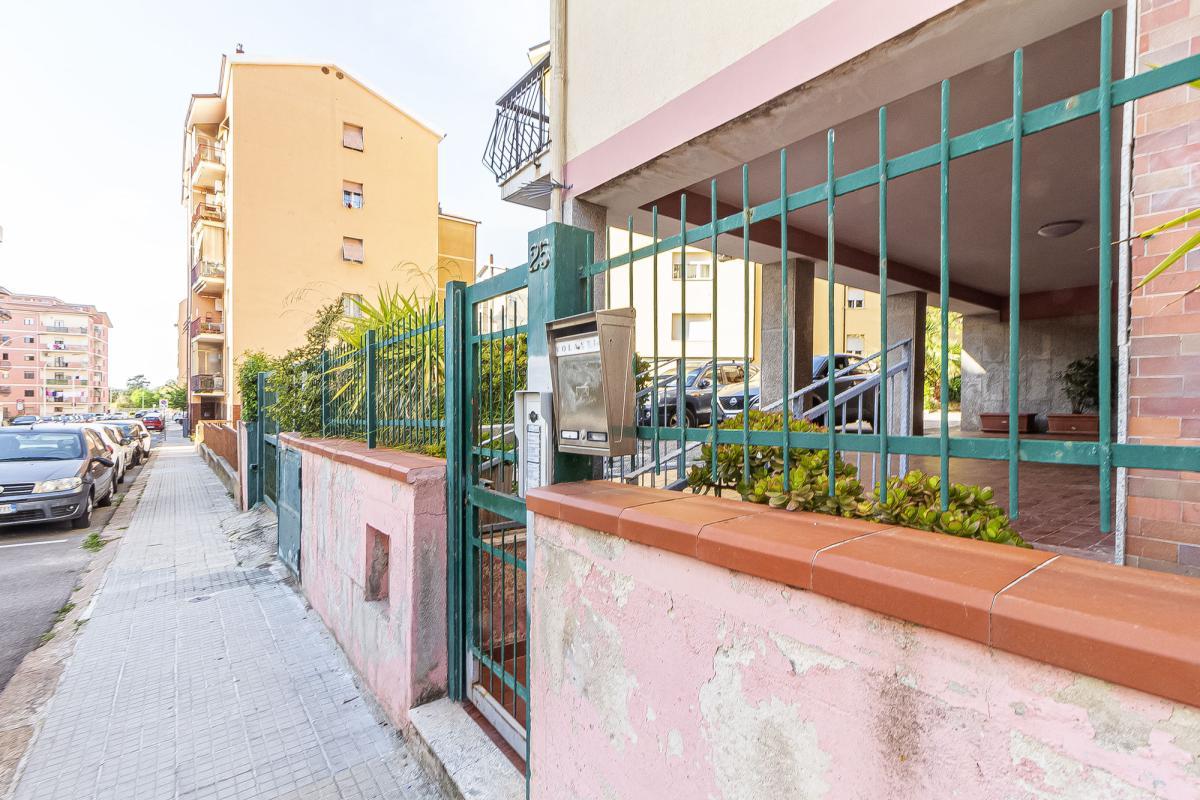 SASSARI Via Forlanini  ampio quadrivano con tripla esposizione e garage