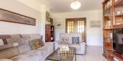 Sassari – Quartiere Cappuccini | Luminoso 5° piano con veranda, vista sul verde, posto auto e cantina