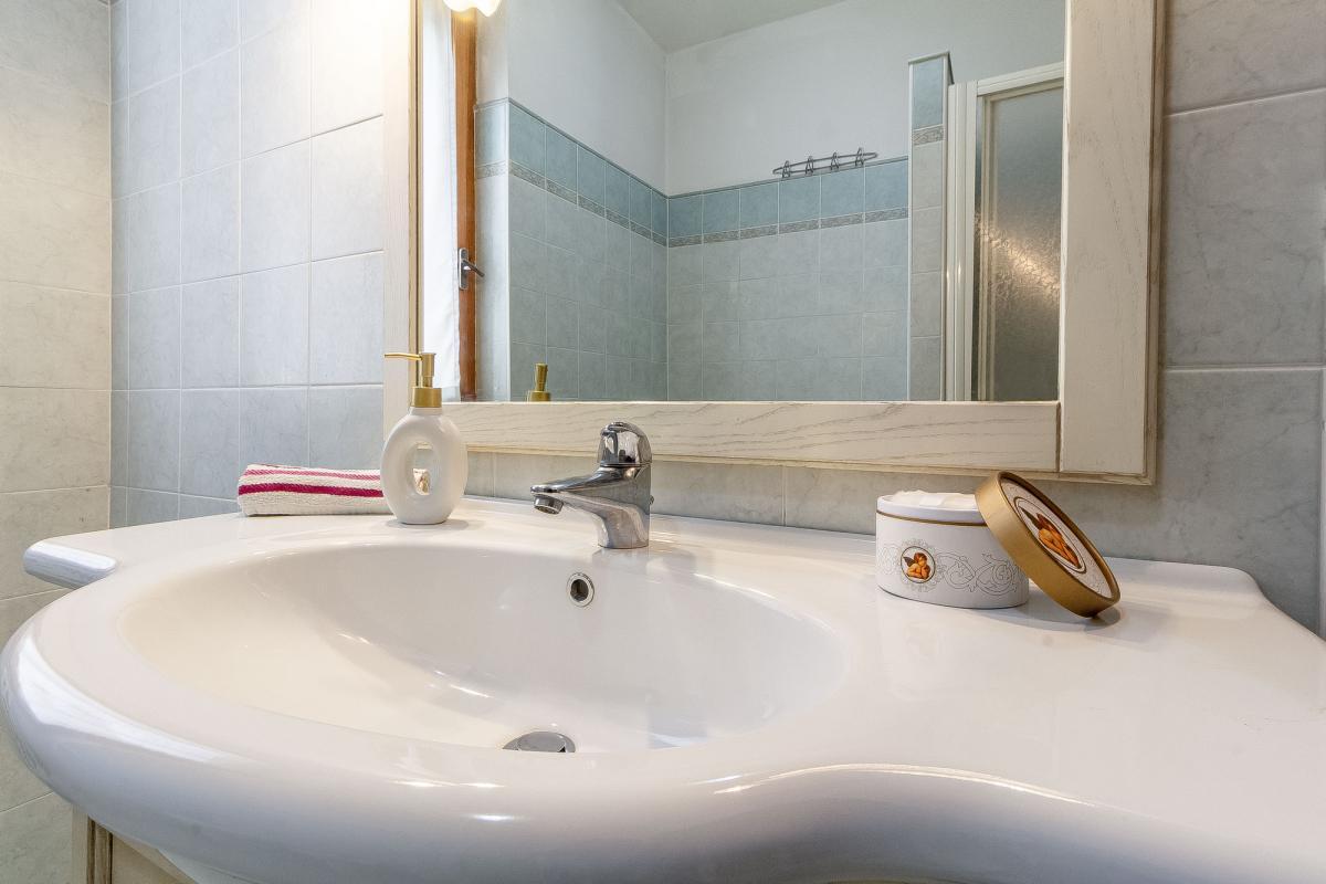 Sassari via Bellini ampio quadrivano con box