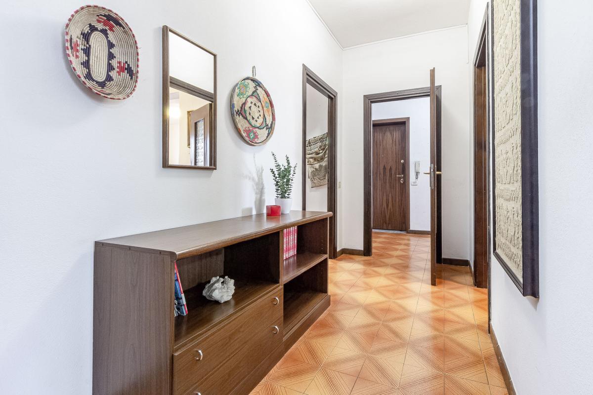 Sassari via Bellini ampio quadrivano con box