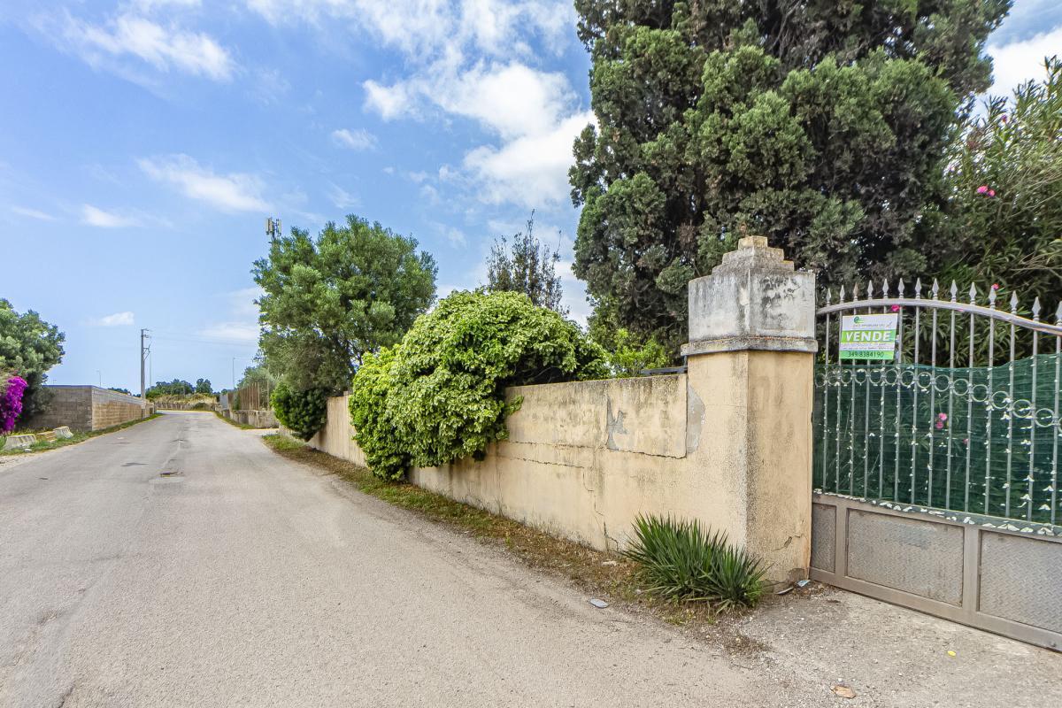 Sassari Ottava via Remo Branca casa indipendente mq 400 con terreno di pertinenza