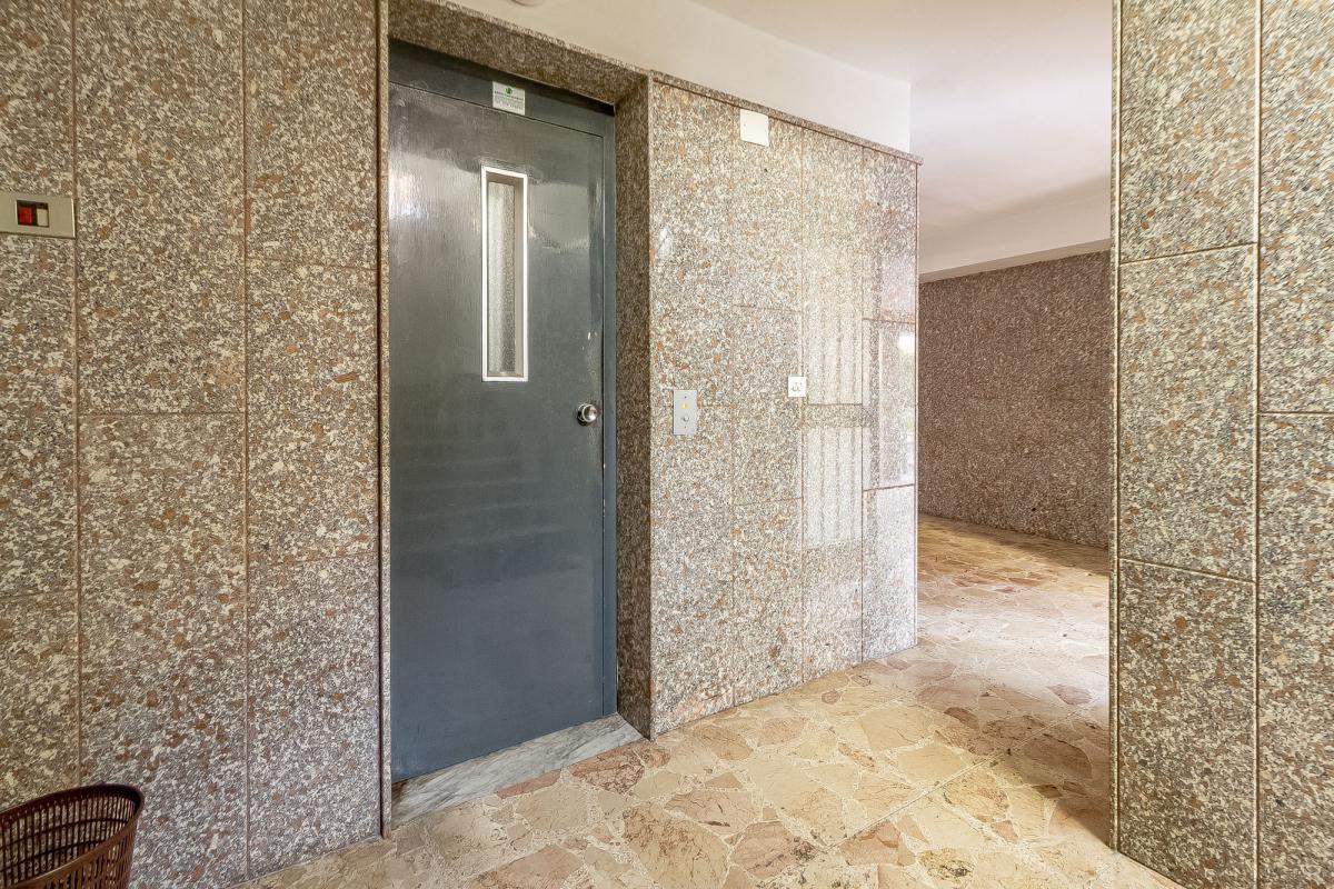 SASSARI Via Forlanini  ampio quadrivano con tripla esposizione e garage