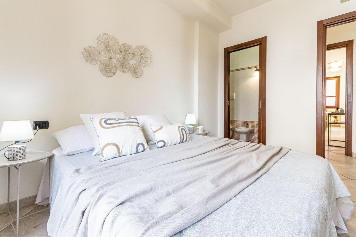 Sassari via Sardegna ampio appartamento con posto auto e cantina