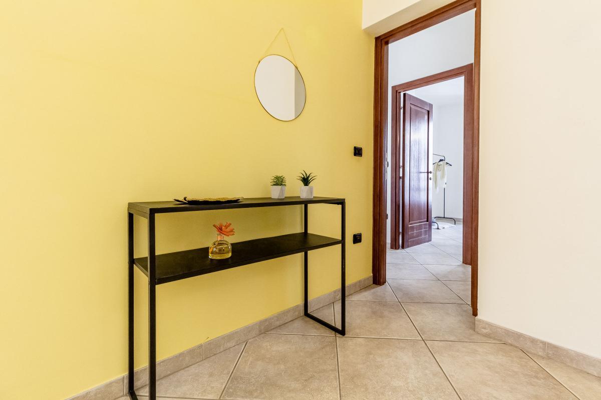 Sassari via Sardegna ampio appartamento con posto auto e cantina